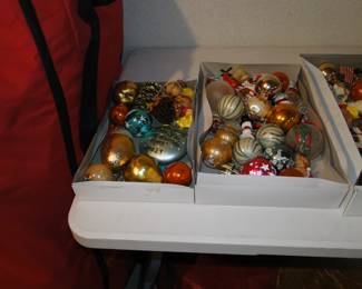 A very nice collection of vintage ornaments spanning many decades