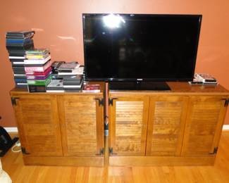 TV and two media cabinets, one smaller than the other. But if you buy them both you can make a big ole bar out of them