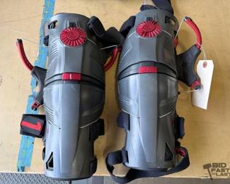 1506 Mobius Knee Guards