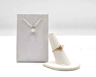 294 14k Gold with Diamond, Pearl Ring Pendant, 3g