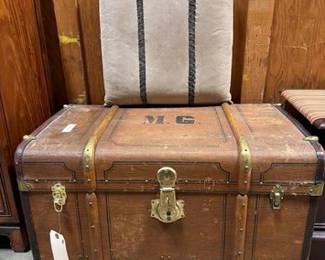 1558 M.G. Chest and Pillow