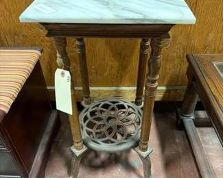 1562 Marble End Table
