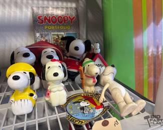 2066  Snoopy The Dog Collection 