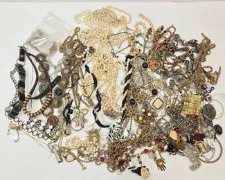 556  Costume Jewelry 