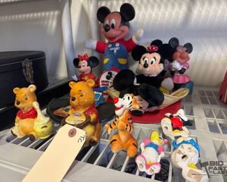 2064  Disney Collectible Items 