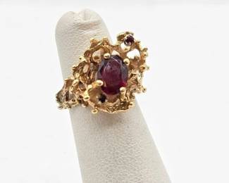 272 14kt Gold Ring with SemiPrecious Stone, 4.7g