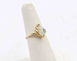 320 14k Gold, Diamond Opal Ring, 2.1g