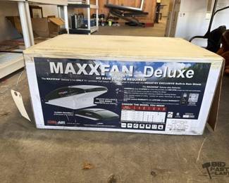 1052 MaxxFan Deluxe RV Ventilator
