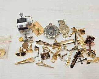 576  Cuff Links Costume Jewelry 