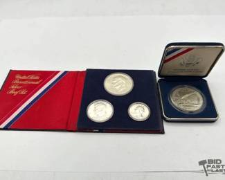 698 United States Bicentennial Silver Proof Set and US Constitution Bicentennial Coin