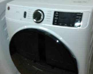 G.E. 7.8 cu. ft. ENERGY STAR SMART FRONT LOAD DRYER GFD55E55N3WW