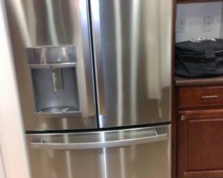 
GE Profile 27.8 cu. ft. French Door (Bottom Freezer) Refrigerator with Hands-Free Autofill