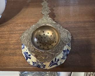 Delft tea strainer