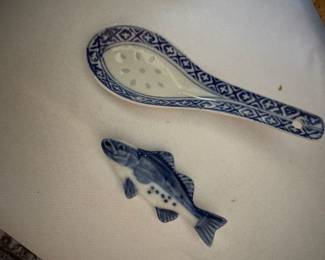 Blue and white spoon and chop stick rest