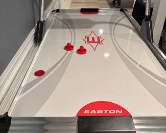 EASTON AIR HOCKEY TABLE