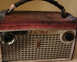 Vintage Zenith Radio ...still plays the tunes!
