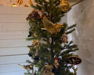 pretty flat gold tone ornaments 