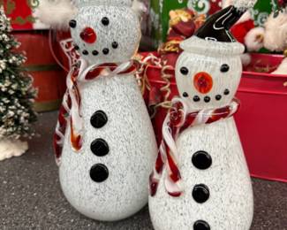 Decorative, handblown glass snowmen with frosted or speckled glass body
