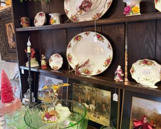 green glass for Christmas or any table setting, pretty plates for your holiday table