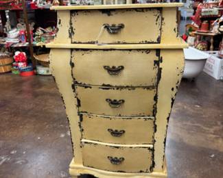 Celeste Antique White accent chest with 5 drawers 