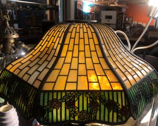 Handel hanging fixture in excellent condition