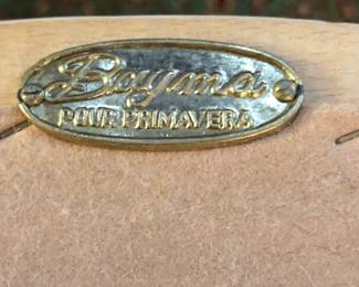 This inscription refers to Primavera, the French decorative arts studio and workshop of the Parisian department store, Le Printemps. The word "pour" means "for" in French, so the label indicates that the item was produced for Primavera
