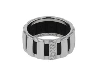 "This exquisite Chaumet Class One ring is a stunning piece of modern jewelry, crafted circa 2008. The ring features a luxurious combination of 18k white gold and a striking caoutchouc detail. It is adorned with a row of sparkling diamonds totaling 0.12 ct, providing an elegant flair. With a width of 1 cm and weighing 11.3 g, this ring is designed in a size 57, though resizing is not possible. A perfect addition to any sophisticated collection, this ring showcases the quality craftsmanship that Chaumet is renowned for.

Victorins Auctions will coordinate all domestic and international shipping. Please allow approximately 10–15 business days for processing. Certain items may require additional handling time depending on their location, origin, or special packaging requirements. By registering for or placing a bid in a Victorins auction, you confirm that you have reviewed, understood, and agreed to our Shipping, Payment, and Auction Policies."
