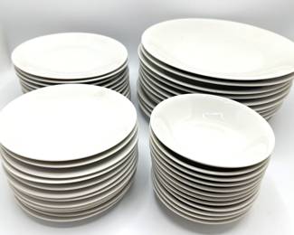 Vintage Hutchenreuther Arzberg Bavaria Germany Service For 12: Dinner, Salad, Dessert Plates & Soup Bowls
Lot #: 3