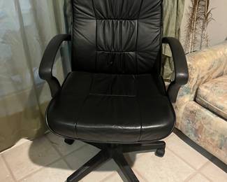 Black Adjustable Office Chair