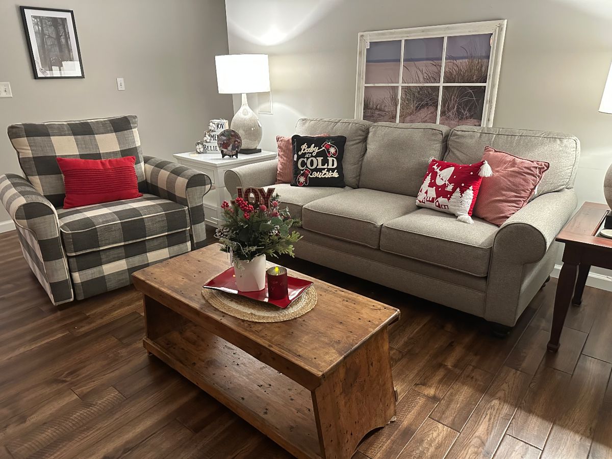 Beautiful and in great condition furniture