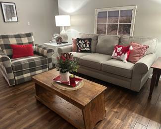 Beautiful and in great condition furniture