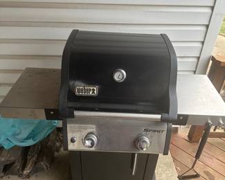 Gas Weber Grill  (patio)