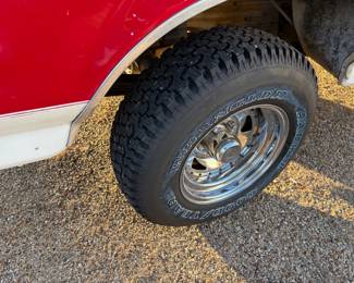 1992 FORD F150 XLT LARIAT WITH ONLY 87,000 ACTUAL MILES.  FULLY LOADED LONG BED.  BRAND NEW TIRES AND FRESH TUNE-UP AND NEW OIL CHANGE AND ANTI-FREEZE PLUS BRAND NEW BATTERY AND FUEL TANK SWITCH FROM BACK TO FRONT TANK.  MORE PICTURES TO COME.  