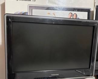 19" TOSHIBA TV WITH BUILT-IN DVD PLAYER.
