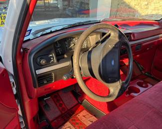 1992 FORD F150 XLT LARIAT WITH ONLY 87,000 ACTUAL MILES.  FULLY LOADED LONG BED.  BRAND NEW TIRES AND FRESH TUNE-UP AND NEW OIL CHANGE AND ANTI-FREEZE PLUS BRAND NEW BATTERY AND FUEL TANK SWITCH FROM BACK TO FRONT TANK.  MORE PICTURES TO COME.  