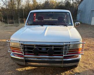 1992 FORD F150 XLT LARIAT WITH ONLY 87,000 ACTUAL MILES.  FULLY LOADED LONG BED.  BRAND NEW TIRES AND FRESH TUNE-UP AND NEW OIL CHANGE AND ANTI-FREEZE PLUS BRAND NEW BATTERY AND FUEL TANK SWITCH FROM BACK TO FRONT TANK.  MORE PICTURES TO COME.  