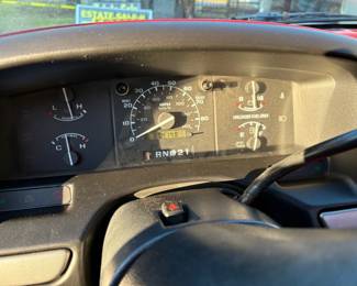 1992 FORD F150 XLT LARIAT WITH ONLY 87,000 ACTUAL MILES.  FULLY LOADED LONG BED.  BRAND NEW TIRES AND FRESH TUNE-UP AND NEW OIL CHANGE AND ANTI-FREEZE PLUS BRAND NEW BATTERY AND FUEL TANK SWITCH FROM BACK TO FRONT TANK.  MORE PICTURES TO COME.  