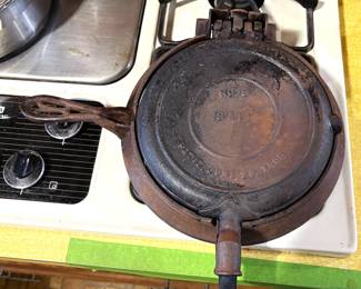 RARE ANTIQUE NUMBER 9 AMERICAN GRISWOLD WAFFLE IRON PAT JUNE 29 1880 ERIE PA