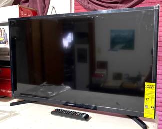 32" SAMSUNG FLATSCREEN TV