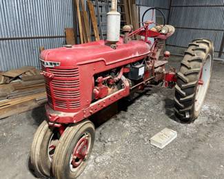 1950 FARMALL H TRACTOR WITH NEW TIRES,