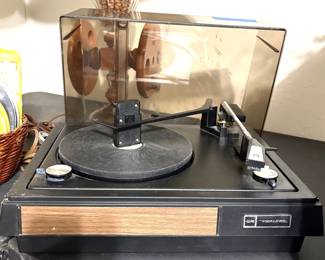 VINTAGE REALISTIC RECORD PLAYER FOR 16, 33, 45 AND 78's.