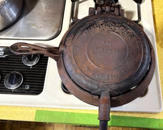 RARE ANTIQUE NUMBER 9 AMERICAN GRISWOLD WAFFLE IRON PAT JUNE 29 1880 ERIE PA
