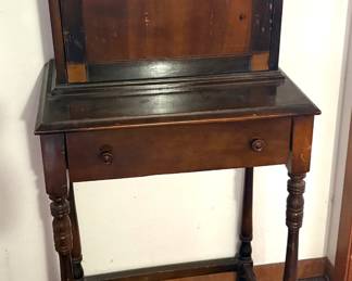 SMALL ANTIQUE DROP LEAF DESK.