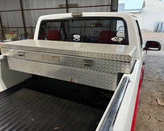 1992 FORD F150 XLT LARIAT WITH ONLY 87,000 ACTUAL MILES.  FULLY LOADED LONG BED.  BRAND NEW TIRES AND FRESH TUNE-UP AND NEW OIL CHANGE AND ANTI-FREEZE PLUS BRAND NEW BATTERY AND FUEL TANK SWITCH FROM BACK TO FRONT TANK.  MORE PICTURES TO COME.  