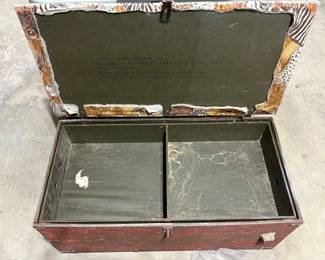 MILITARY WOODEN FOOTLOCKER.