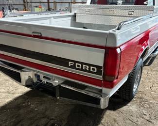 1992 FORD F150 XLT LARIAT WITH ONLY 87,000 ACTUAL MILES.  FULLY LOADED LONG BED.  BRAND NEW TIRES AND FRESH TUNE-UP AND NEW OIL CHANGE AND ANTI-FREEZE PLUS BRAND NEW BATTERY AND FUEL TANK SWITCH FROM BACK TO FRONT TANK.  MORE PICTURES TO COME.  