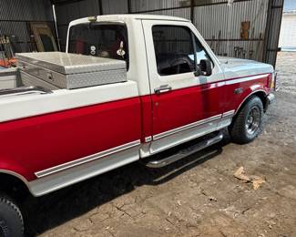 1992 FORD F150 XLT LARIAT WITH ONLY 87,000 ACTUAL MILES.  FULLY LOADED LONG BED.  BRAND NEW TIRES AND FRESH TUNE-UP AND NEW OIL CHANGE AND ANTI-FREEZE PLUS BRAND NEW BATTERY AND FUEL TANK SWITCH FROM BACK TO FRONT TANK.  MORE PICTURES TO COME.  