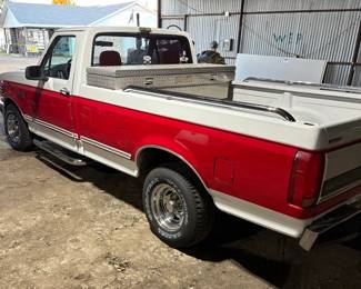 1992 FORD F150 XLT LARIAT WITH ONLY 87,000 ACTUAL MILES.  FULLY LOADED LONG BED.  BRAND NEW TIRES AND FRESH TUNE-UP AND NEW OIL CHANGE AND ANTI-FREEZE PLUS BRAND NEW BATTERY AND FUEL TANK SWITCH FROM BACK TO FRONT TANK.  MORE PICTURES TO COME.  