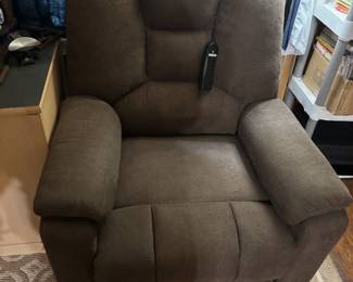 Heated lift chair