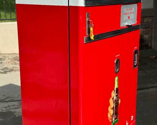 RESTORED ANTIQUE COCA COLA COKE BOX MACHINE VENDO 83